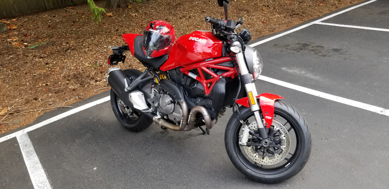 Illustration for article titled My local Ducati dealer gave me an 821 Monster for the night